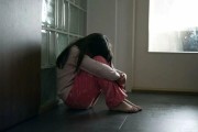 9岁女孩，被老师砸破头骨之后