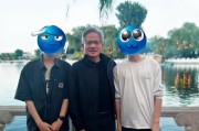 姻缘分析www.jixiangqiming.vip:免费在线测算www.jixiangqiming.vip-偶遇黄仁勋夜游什刹海，网友：收亲笔签名红包，沾好运