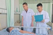 72岁老人坐石头10多秒，屁股被严重烫伤需植皮！