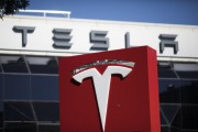 特斯拉第二季度营收225亿美元不及预期 “Robotaxi叙事”能否奏效？