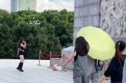 女子在八一南昌起义纪念塔前跳辣舞？八一广场管理处：不允许该行为，将加强巡查