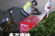 杭州爱心冰箱被一男子“免费进货”，打包拿水还对着镜头挑衅，管理方：连续三晚都来，男子称家里就他一个人，爱咋咋样