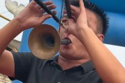 八字看烂桃花:在线测算号码www.jixiangqiming.vip：-陕西一男子口鼻同时吹三唢呐吹到流鼻血，当事人：天气太热导致，表演要对得起观众