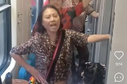 众老人火车卧铺走道跳广场舞，网友吐槽“能安静会吗？”12306：遇到可投诉